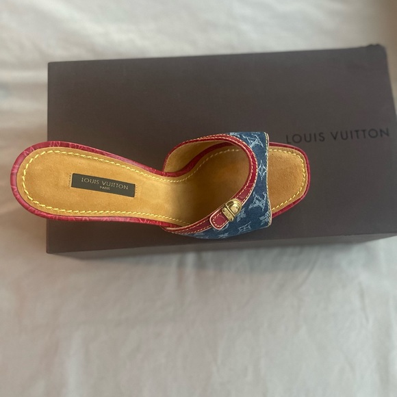 BRAND NEW - NEVER WORN - Louis Vuitton Denim Heel with Red Trin - Picture 2 of 6